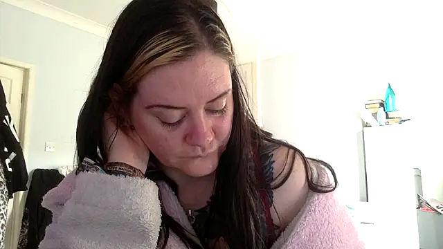 Snapshot of AureliaXOX chatting on 02-14-25, 02:12 AureliaXOX online show from 02-14-25, 02:12