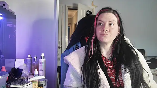 AureliaXOX online show from 12-21-25, 11:01