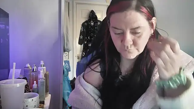 AureliaXOX online show from 12-14-25, 11:49