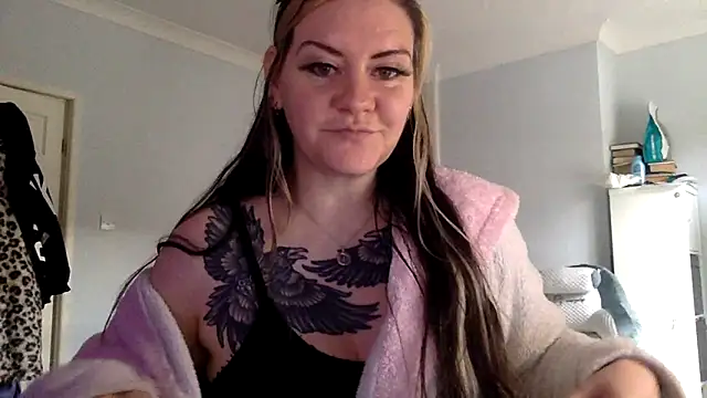 Snapshot of AureliaXOX chatting on 02-16-25, 02:21 AureliaXOX online show from 02-16-25, 02:21