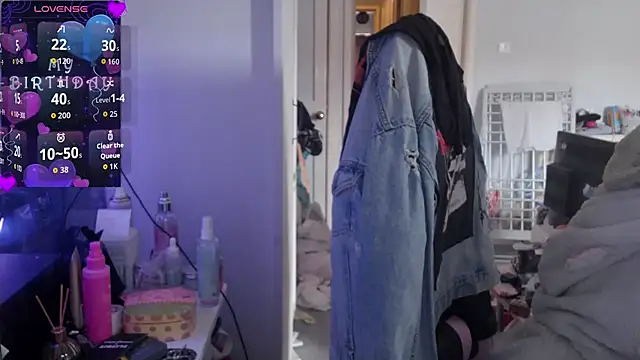 Snapshot of AureliaXOX chatting on 10-22-25, 10:36 AureliaXOX online show from 10-22-25, 10:36