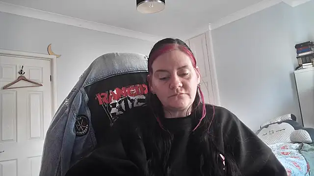 Snapshot of AureliaXOX chatting on 10-28-25, 01:54 AureliaXOX online show from 10-28-25, 01:54