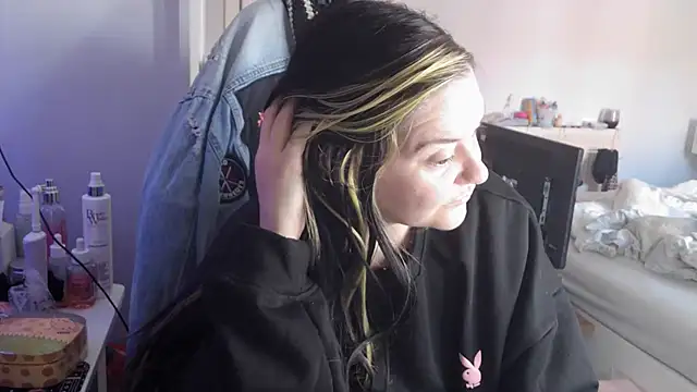 Snapshot of AureliaXOX chatting on 09-27-25, 10:10 AureliaXOX online show from 09-27-25, 10:10