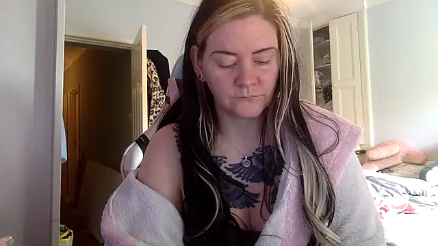 Snapshot of AureliaXOX chatting on 02-05-25, 01:44 AureliaXOX online show from 02-05-25, 01:44