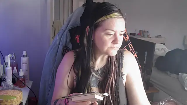 Snapshot of AureliaXOX chatting on 09-26-25, 08:32 AureliaXOX online show from 09-26-25, 08:32