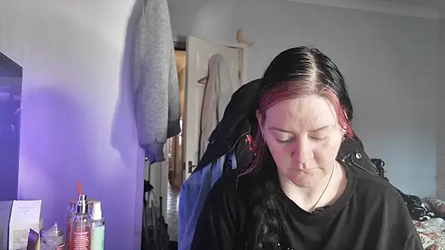 AureliaXOX online show from 11-12-25, 08:40