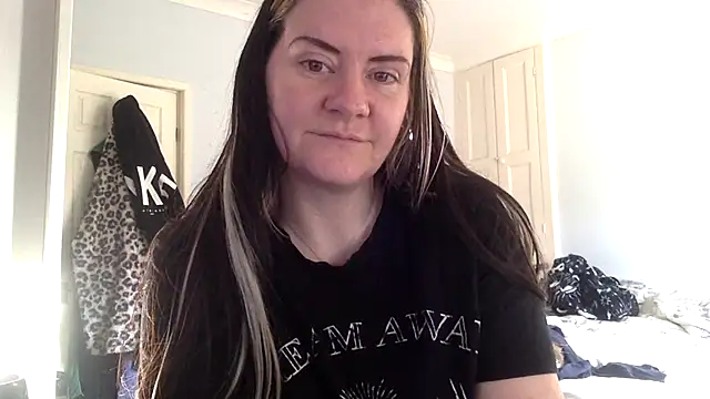 Snapshot of AureliaXOX chatting on 02-06-25, 02:04 AureliaXOX online show from 02-06-25, 02:04