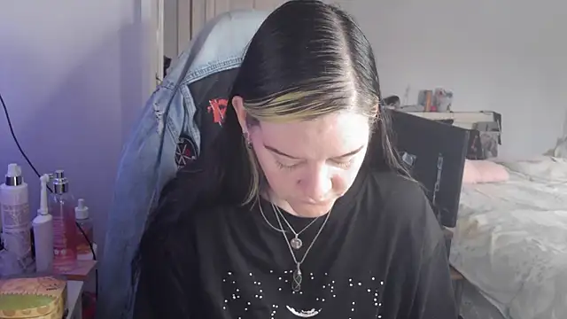 Snapshot of AureliaXOX chatting on 09-17-25, 10:39 AureliaXOX online show from 09-17-25, 10:39