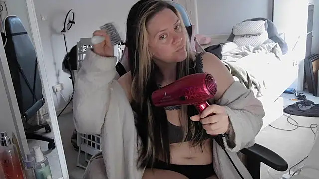 Snapshot of AureliaXOX chatting on 03-14-25, 10:29 AureliaXOX online show from 03-14-25, 10:29