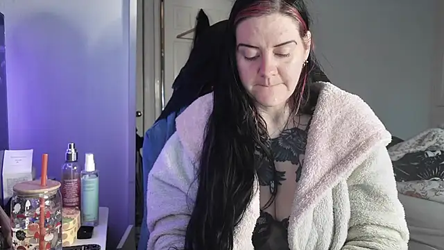 AureliaXOX online show from 11-14-25, 10:08