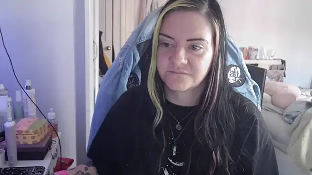 Snapshot of AureliaXOX chatting on 09-11-25, 08:25 AureliaXOX online show from 09-11-25, 08:25