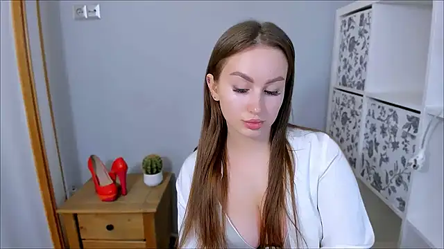 Snapshot of DonnaCam chatting on 10-27-25, 05:03 DonnaCam online show from 10-27-25, 05:03