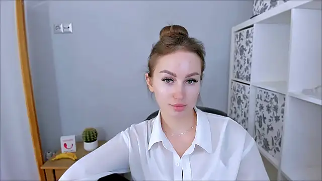 Snapshot of DonnaCam chatting on 11-12-25, 04:33 DonnaCam online show from 11-12-25, 04:33