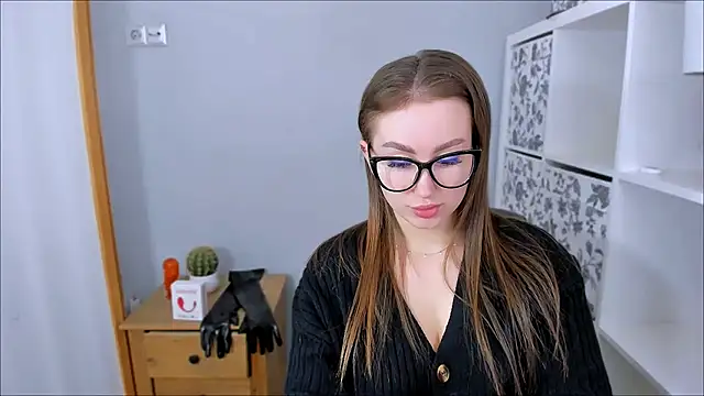 Snapshot of DonnaCam chatting on 11-28-25, 04:40 DonnaCam online show from 11-28-25, 04:40