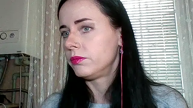 LuminousLady online show from 10-22-25, 01:21