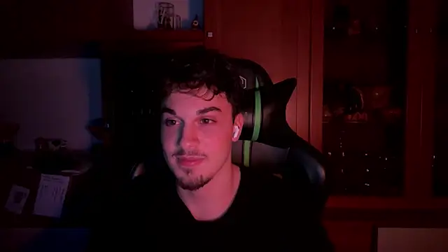 NaplesGuy04 online show from 02-19-25, 10:42