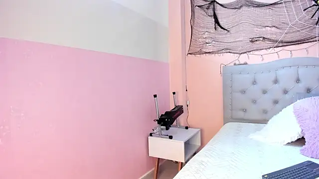 littletammy4u  online show from 11-02-25, 02:11