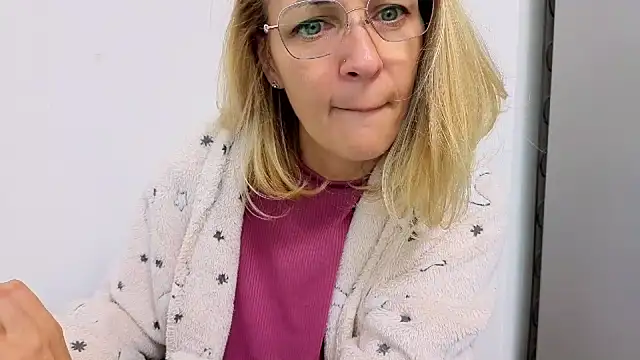 SweetAnia  online show from 02-13-26, 12:16