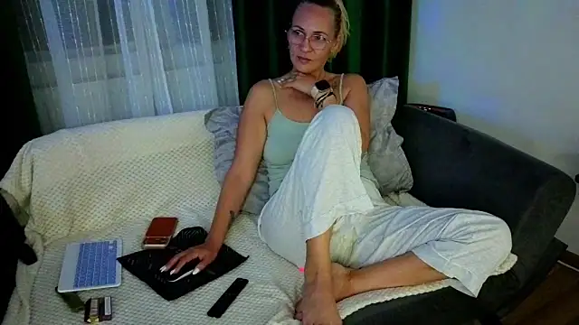 SweetAnia  online show from 05-09-26, 08:01