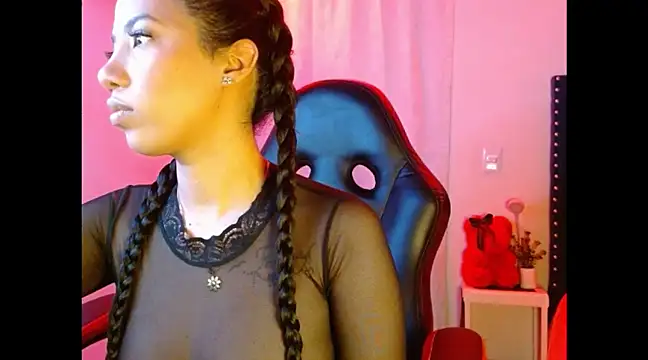 Snapshot of SallyWhitee chatting on 03-12-25, 03:13 SallyWhitee online show from 03-12-25, 03:13