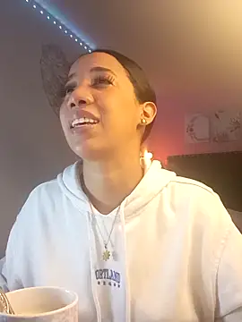 SallyWhitee online show from 03-24-26, 05:18