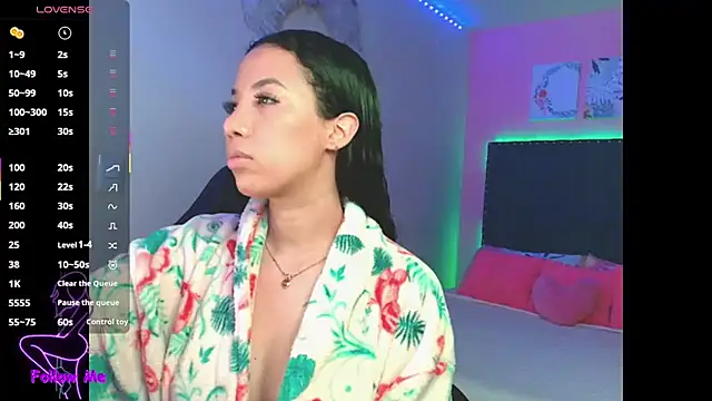 SallyWhitee online show from 12-20-25, 04:15