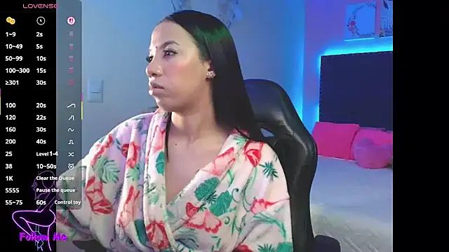 Snapshot of SallyWhitee chatting on 10-04-25, 04:25 SallyWhitee online show from 10-04-25, 04:25
