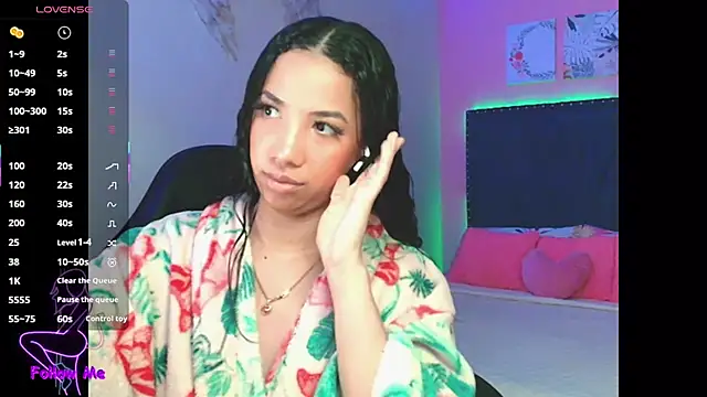 SallyWhitee online show from 12-21-25, 04:25