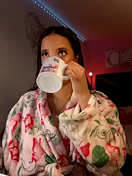 SallyWhitee online show from 03-26-26, 04:33