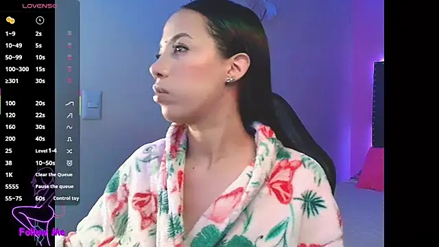 Snapshot of SallyWhitee chatting on 09-30-25, 05:13 SallyWhitee online show from 09-30-25, 05:13