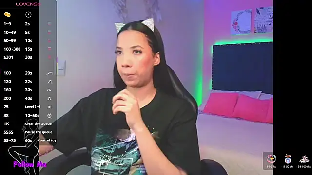 SallyWhitee online show from 11-30-25, 03:51