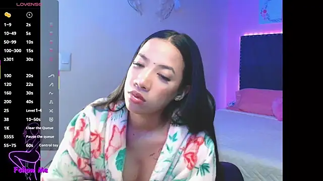 Snapshot of SallyWhitee chatting on 09-22-25, 03:45 SallyWhitee online show from 09-22-25, 03:45