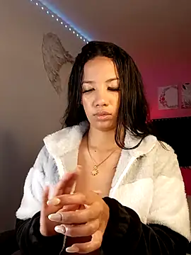 SallyWhitee online show from 04-27-26, 06:11