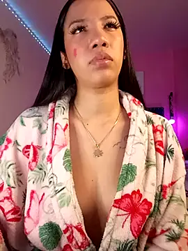 SallyWhitee online show from 05-06-26, 05:22