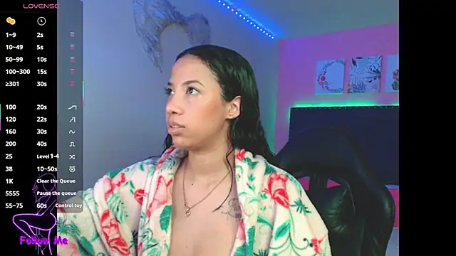 SallyWhitee online show from 12-18-25, 04:17