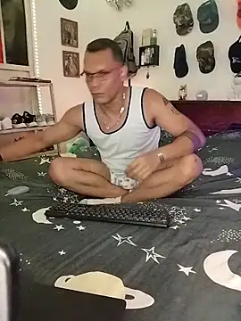 Snapshot of XhaseFoX chatting on 02-18-25, 02:27 XhaseFoX online show from 02-18-25, 02:27
