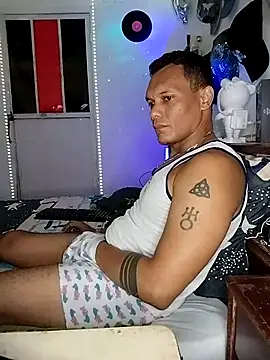 Snapshot of XhaseFoX chatting on 03-08-25, 03:17 XhaseFoX online show from 03-08-25, 03:17