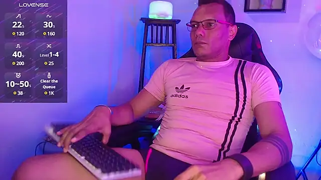Snapshot of XhaseFoX chatting on 02-06-25, 03:37 XhaseFoX online show from 02-06-25, 03:37