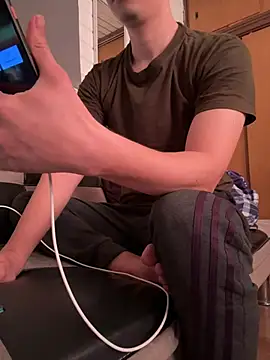 Snapshot of ReyBen11 chatting on 02-25-25, 02:15 ReyBen11 online show from 02-25-25, 02:15