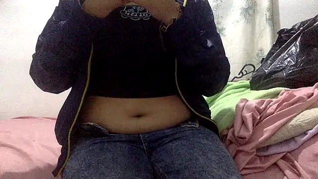 Snapshot of sharonlopez9611 chatting on 09-23-25, 02:18 sharonlopez9611 online show from 09-23-25, 02:18