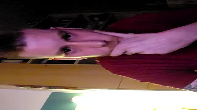 Snapshot of Foxtrott_242 chatting on 11-22-25, 01:37 Foxtrott 242 online show from 11-22-25, 01:37