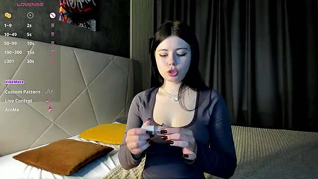 Snapshot of Amely_Li1 chatting on 10-05-25, 09:33 Amely Li1 online show from 10-05-25, 09:33