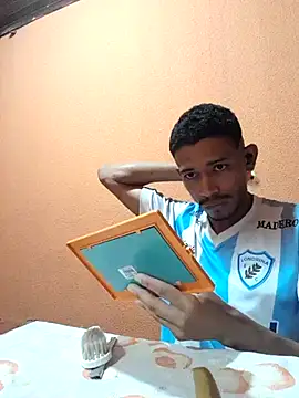 Snapshot of Mineirinho043 chatting on 03-16-25, 11:59 Mineirinho043 online show from 03-16-25, 11:59
