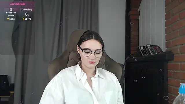 Snapshot of Kira_Jin chatting on 02-14-25, 11:53 Kira Jin online show from 02-14-25, 11:53