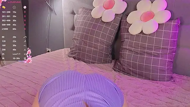 Snapshot of soft_babe chatting on 09-17-25, 12:40 soft babe online show from 09-17-25, 12:40