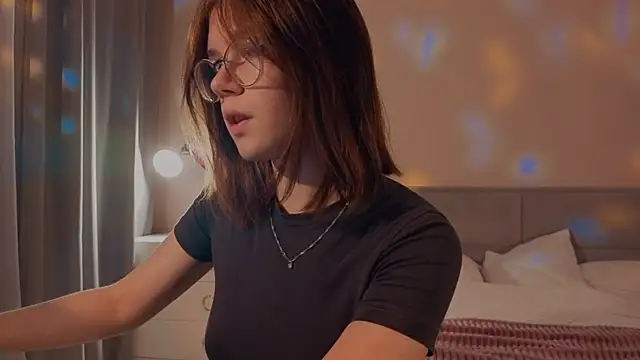 Mia Luw online show from 09-10-25, 04:50