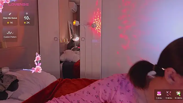 Mia Luw online show from 11-12-25, 03:43