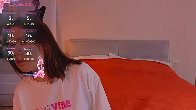 Mia Luw online show from 10-17-25, 04:20