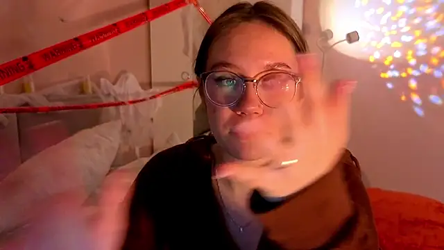 Mia Luw online show from 11-02-25, 05:40