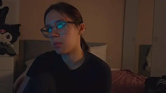 Mia Luw online show from 09-11-25, 04:56